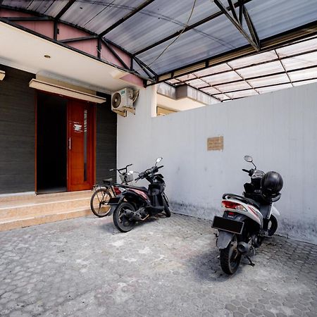 J&B Rooms Tomang Jakarta Mitra Reddoorz Exterior photo
